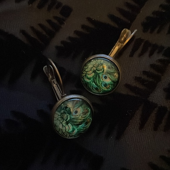 Beautiful metal and glass Peacock lever back earrings with antique finish. - Picture 4 of 4